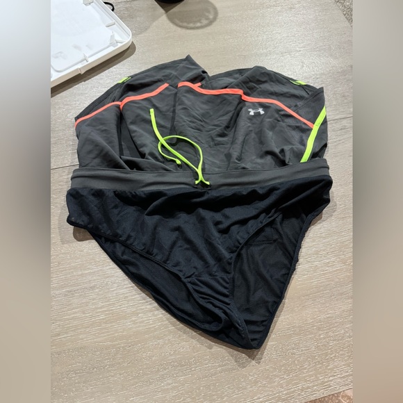 Women’s UA Fly by 2.0 shorts with underwear insert. Pockets. Reflective details - Picture 3 of 7